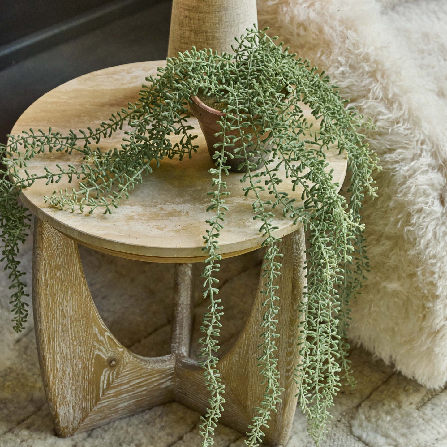 ARTIFICIAL TRAILING STRING OF PEARLS