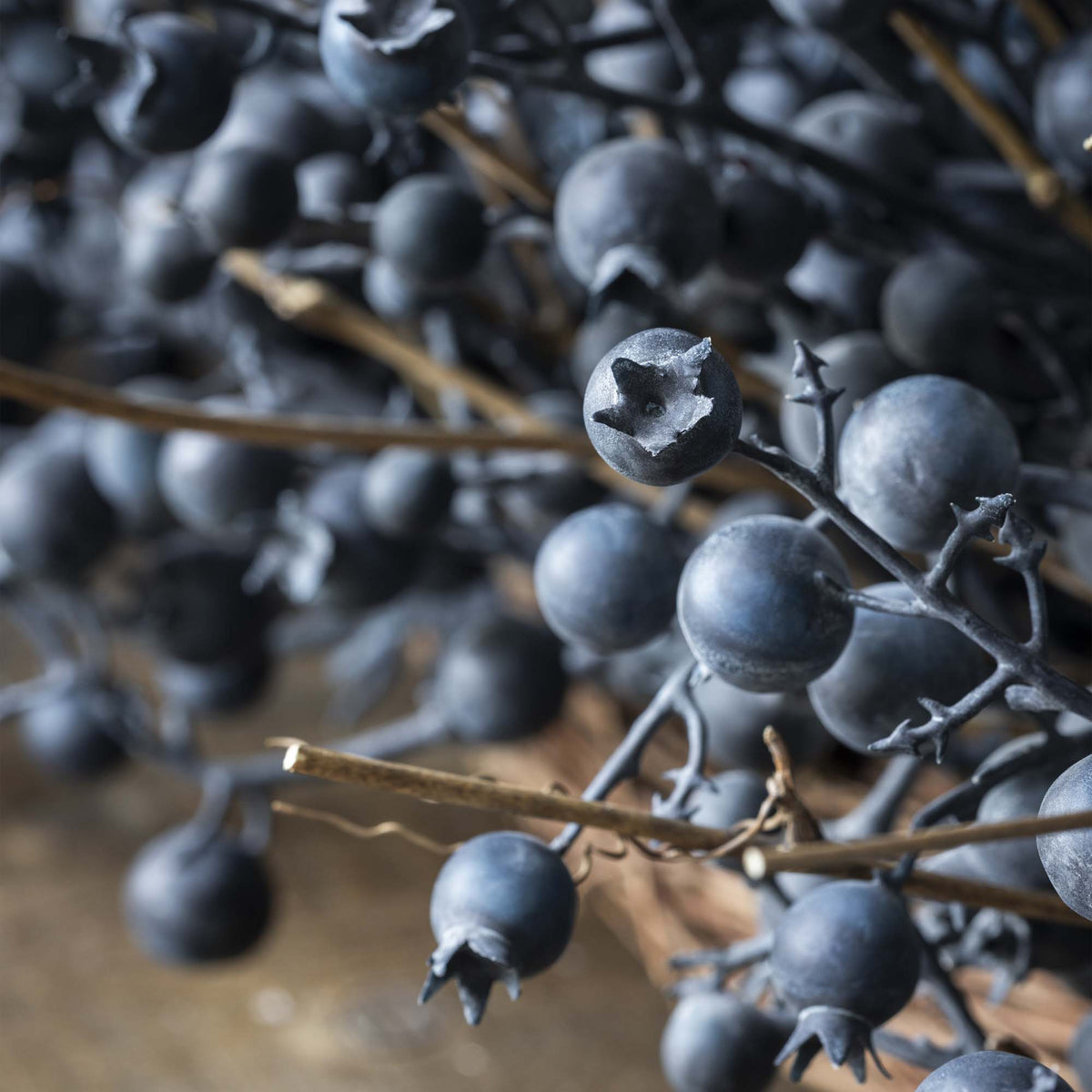 ARTIFICIAL BERRY WREATH, MIDNIGHT -